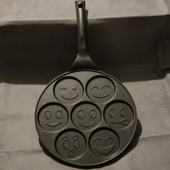Fruiteam Kitchen Fruiteam Nonstick Emoji Pancake Pan Poshmark
